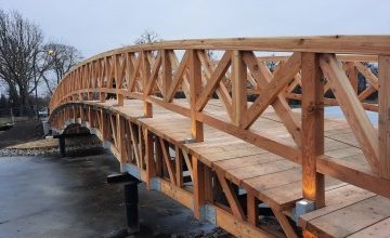 Od 27 września 2021 będzie prowadzony przegląd utrzymaniowo-konserwacyjny mostu drewnianego w Parku Nad Stawami w Oleśnicy. 