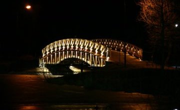 UWAGA ! Utrudnienia w ruchu pieszych w obrębie drewnianego mostu w Parku Nad Stawami.