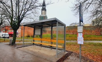 Nowe "zielone" wiaty przystankowe w ulicy Rzemieślniczej w Oleśnicy.